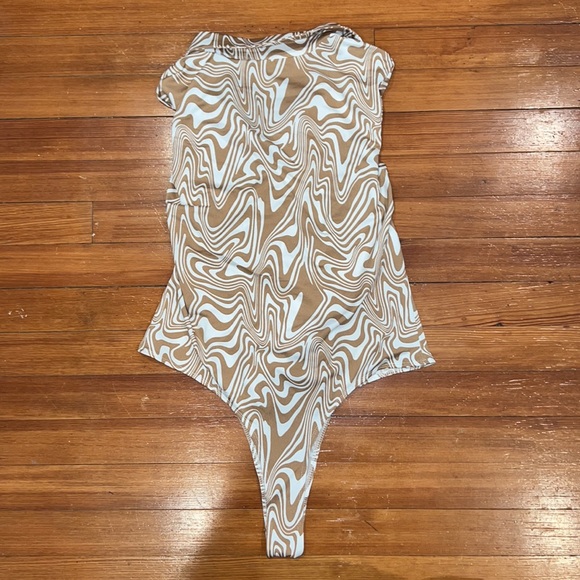 Long Sleeve Swirled Bodysuit - Picture 5 of 7